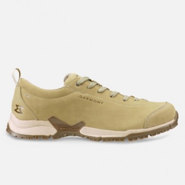 Moteriški žygio batai...